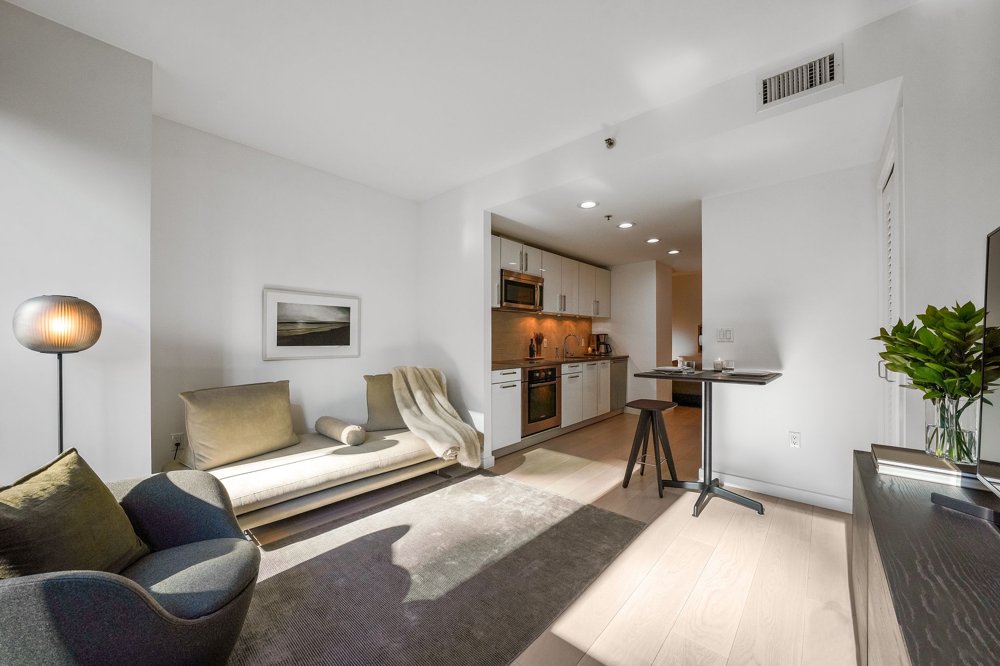 One Hawthorne Unit 5B